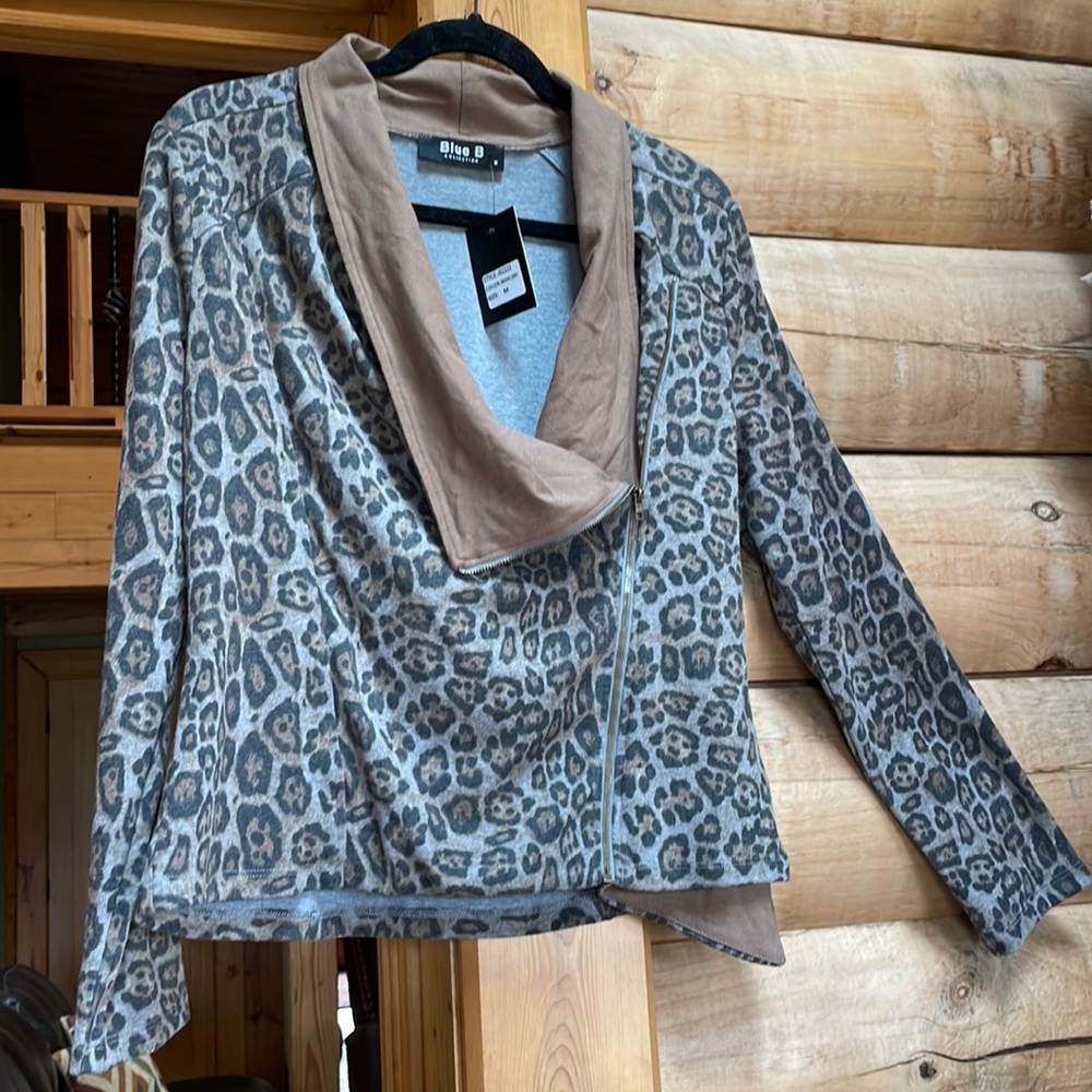 BNWT Blue B Collection Beautiful Leopard zip up Jacket